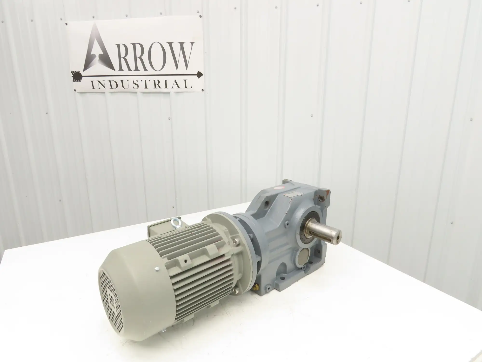 Jiangsu Siemens K77-Y4-4P-30.89-M4-B Gear Motor 30:1 Ratio 58rpm 4kw 480V 3PH