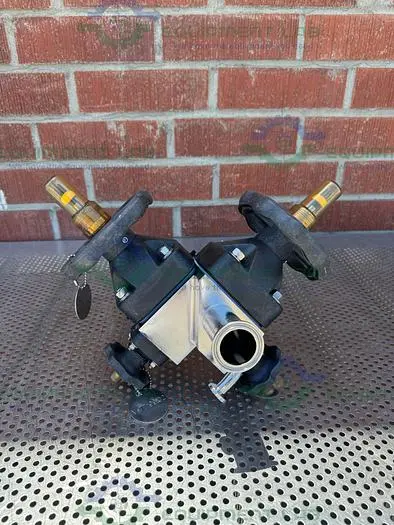 Used 4 ITT PURE FLO STAINLESS STEEL DIAPHRAGM VALVE W/ 1/2" - 1 1/2 SANITARY FITTINGS Valves/Fittings California US | Equipment Lab #485740