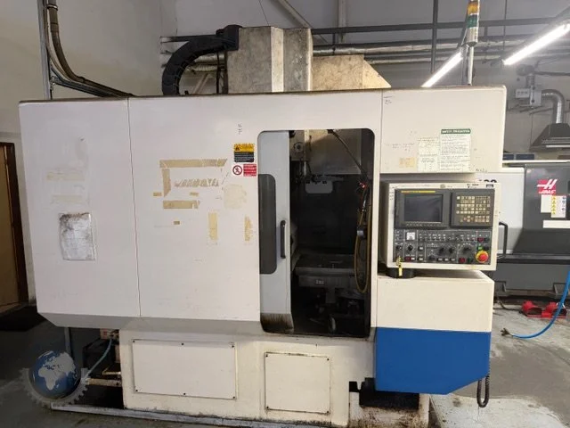 Used 2001 DAEWOO ACE-V400 Vertical Machining Centers SK | F.M.T. Group s.r.o. #1245962
