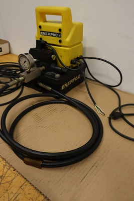 Used ENERPAC PUD1300B Hydraulic Pumps Minnesota US | Machinesused.com #1295553