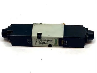 | Numatics 041SS400M0000F Solenoid Valve 3/4-Way 1/8" G Ports Vacuum to 10 Bar - For parts or not working