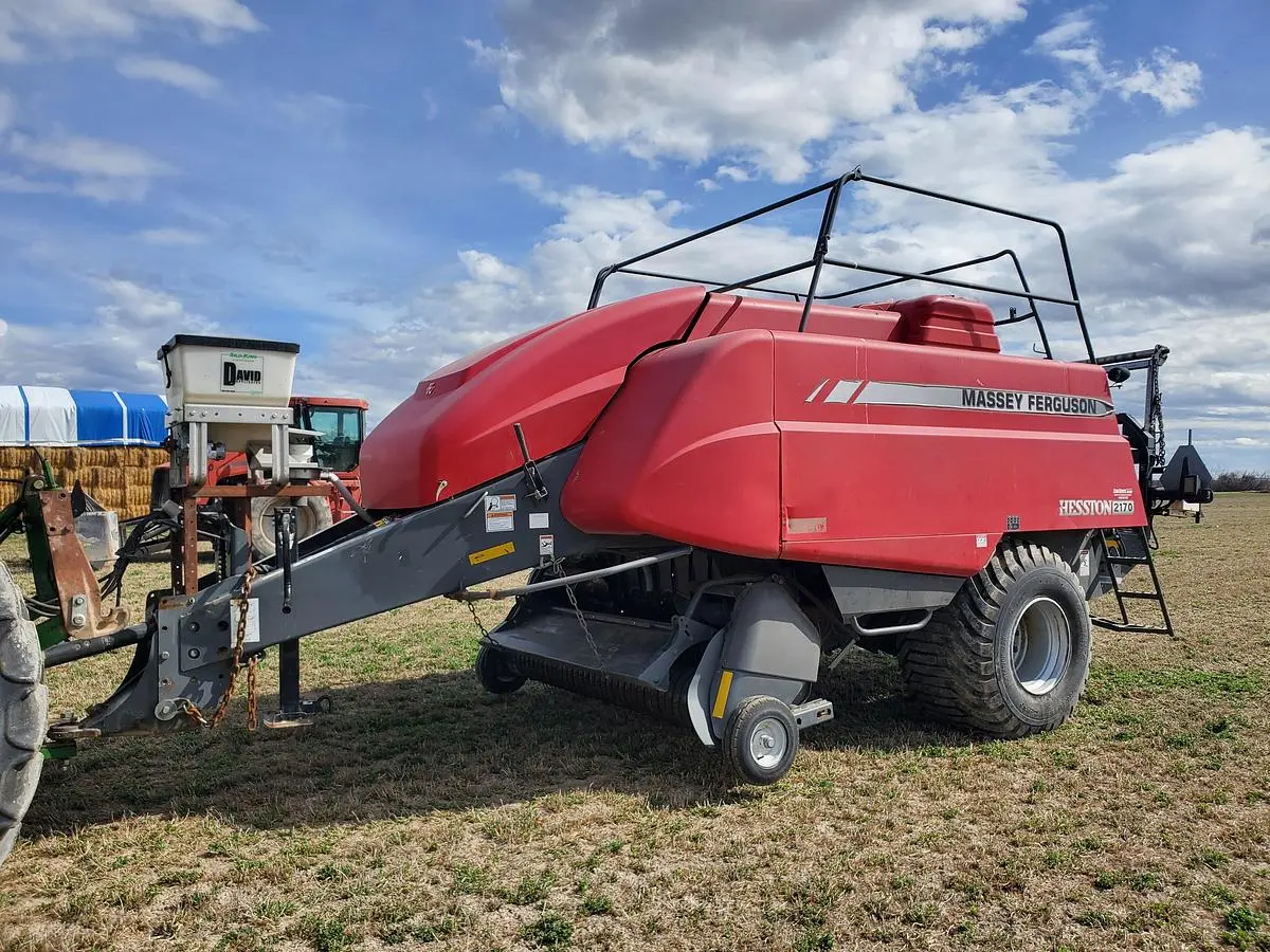 USED 2012 MASSEY FERGUSON 2170