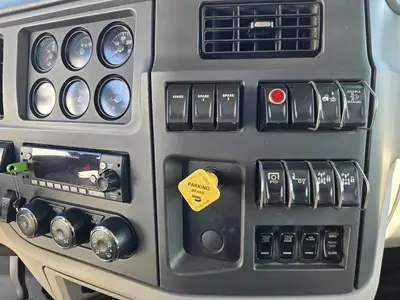USED 2023 PETERBILT 567