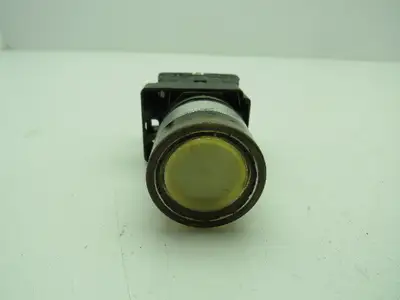 Allen Bradley White Flush Push Button Ser A 800E-2D0 N.O. 800E-2X10  Lot of 6