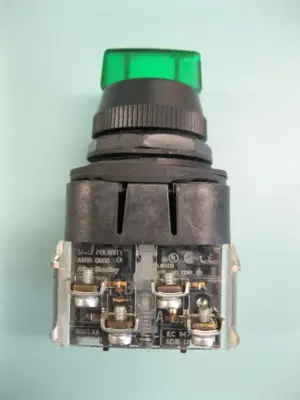 Allen-Bradley 800H-16JRG2KB7AX Green Illuminated Selector Switch D13