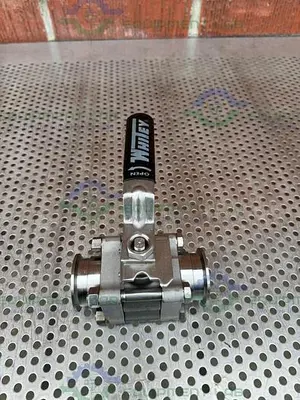 USED WHITEY SS-65TSC16 STAINLESS STEEL BALL VALVE W/ 1" SANITARY FITTING