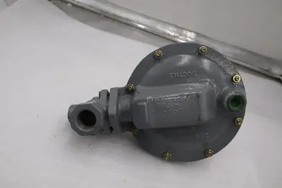 Fisher Controls Y690AHM-82 Pressure Reducing Regulator TYPE Y690AHM STOCK 5684-A