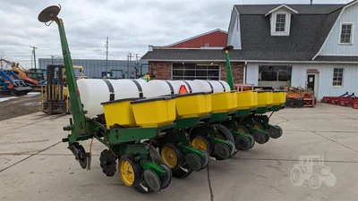 USED JOHN DEERE 7000
