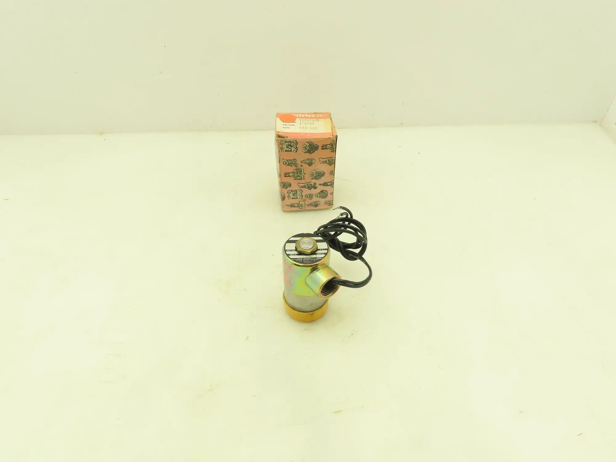 Honeywell Skinner V10D2370 Solenoid Valve 3-Way 120V 1000 PSI 1/16" Orifice