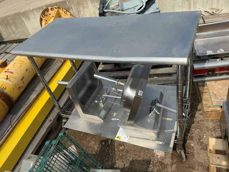 Used _UNKNOWN_ _UNKNOWN_ Sinks Michigan US | Miedema Asset Management Group #1413650
