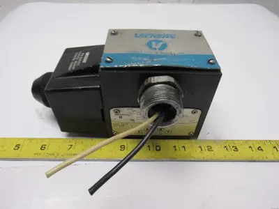 Vickers DG4S4018C50 Single Solenoid Operated Directional Valve 110V Coil