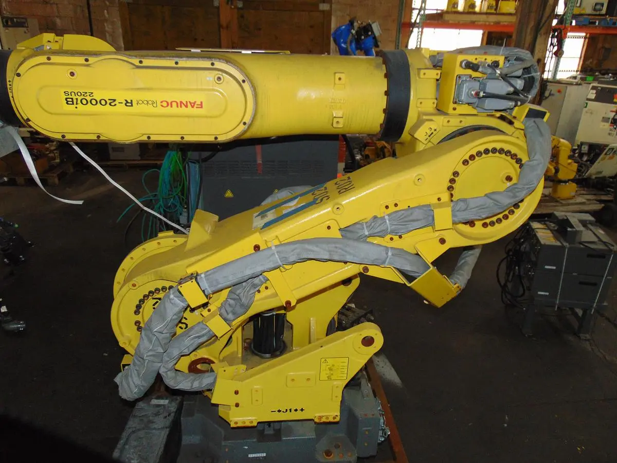 USED 2012 FANUC R-2000IB/220US