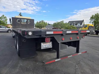 USED 2017 PETERBILT 348