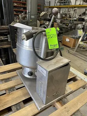 USED GROEN ELECTRIC 10 GALLON TILT KETTLE