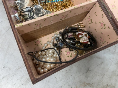 Used _UNKNOWN_ _UNKNOWN_ Jewelry & Gemstones Michigan US | Miedema Asset Management Group #1760581