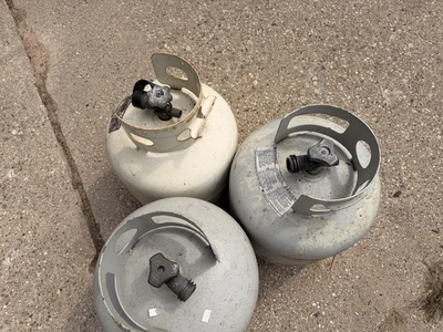 Used (3) 20LB PROPANE TANKS. _UNKNOWN_ Cryogenic & Gas Tanks Michigan US | Miedema Asset Management Group #1419785