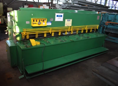 SUMMIT 10 X 1/4 Power Squaring Shears | Mohawk Machinery (2)