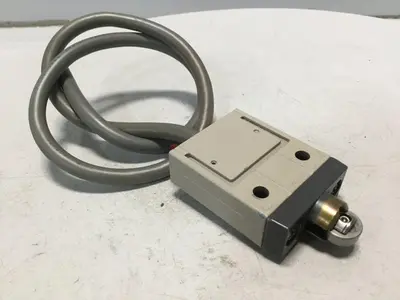 USED OMRON D4C-9049