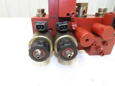Linde BR 335 Hydraulic 3-Spool Forklift Mast Control Valve Removed From E18C-02