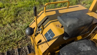 USED 1985 DEERE 450E