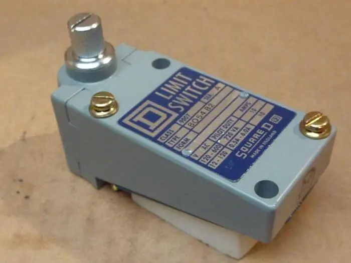 NEW SQUARE D 9007B054B2