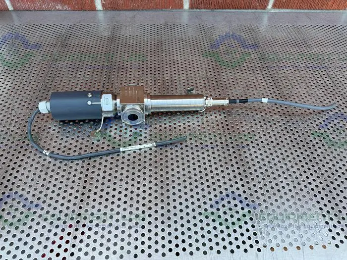 Used ENDRESS+HAUSER OUSAF44-B1A1 UV ABSORPTION SENSOR W/OUA260-AA1E07B1A3A PHOTOMETER Sensors California US | Equipment Lab #485661