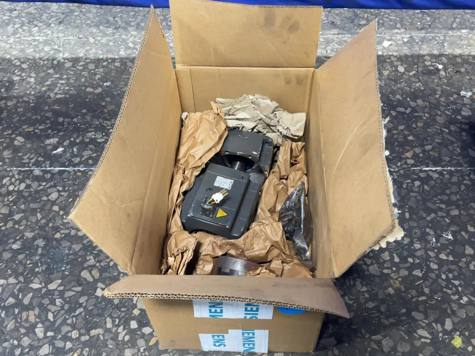USED SIEMENS 1FK70832AH711CH2
