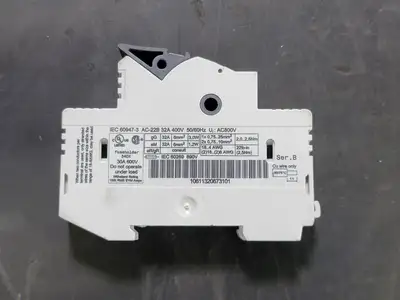 USED ALLEN-BRADLEY 1492-FB1M30