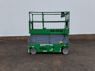 USED 2016 Genie GS-3232