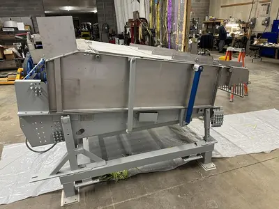 USED HUGHES EQUIPMENT CO. 12 LANE POWER SWEET CORN HUSKER & VIBRATORY FEEDER 032-4941D