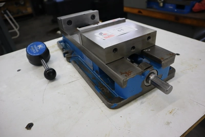 Used KURT WORKHOLDING SOLUTIONS D688 Vises Minnesota US | Machinesused.com #1365987