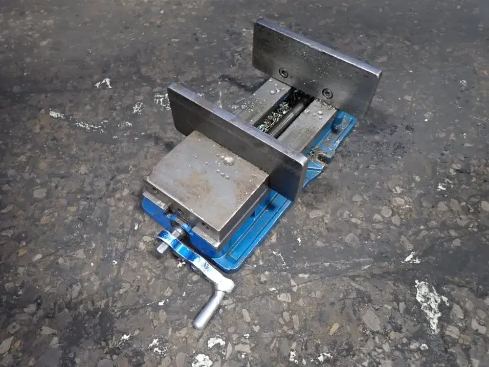 Kurt 10" Vise
