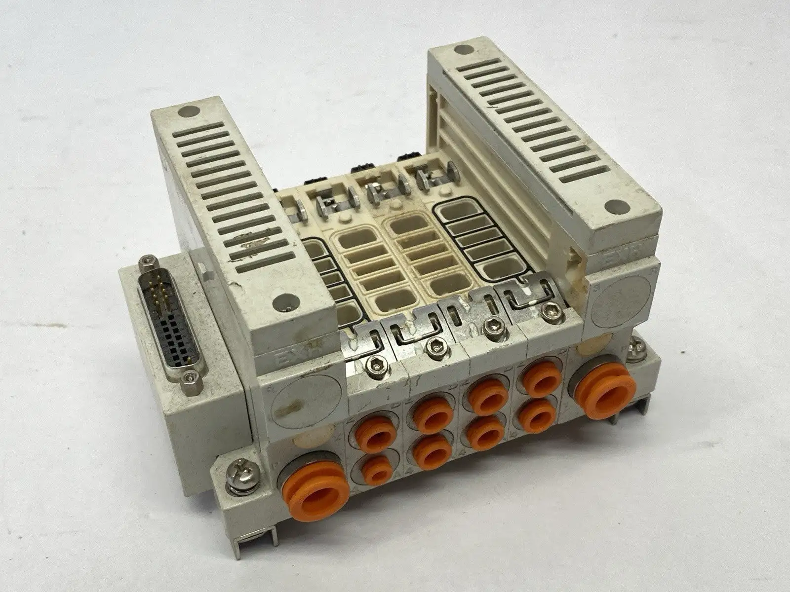 VV5Q21-04N7FU0-D05 | SMC  Pneumatic Plug-In Manifold 4-Port - Used