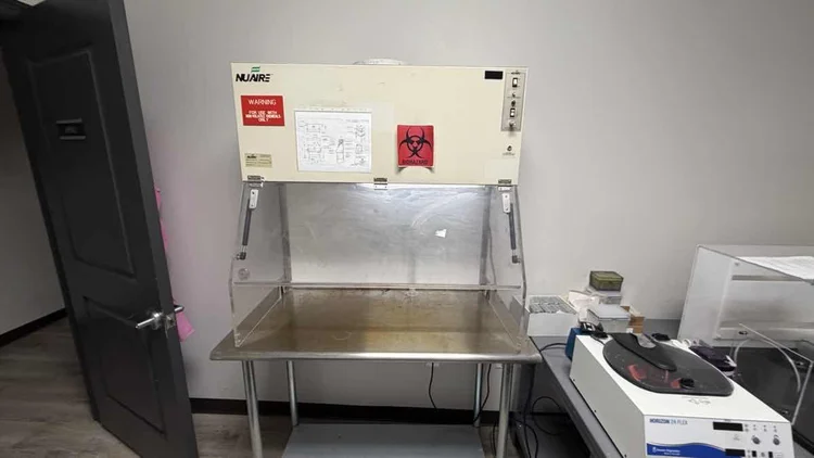 Used NuAire Laminar Flow Hood Laminar Flow Hoods Texas US | PT Medical Technologies #1458441