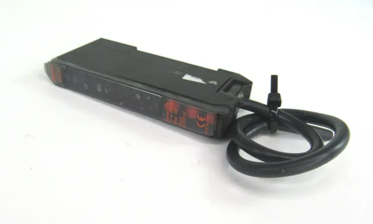 Used OMRON E3X-DA11-S Photoelectric Sensors Kentucky US | Industrial Parts R Us Inc. #357102