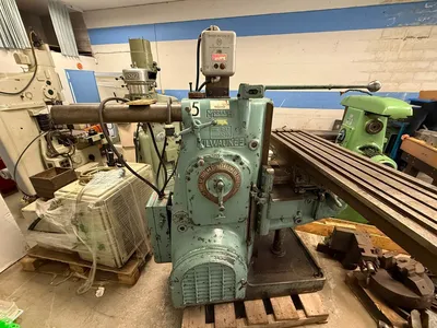 MILWAUKEE H No. 3 Horizontal Milling Machine | ListingHippo (4)