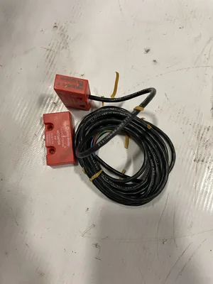 Allen-Bradley Guardmaster 440N-Z2NRS1A Ser A Sensaguard Non-Contact Switch  -NIB