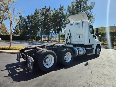 USED 2013 FREIGHTLINER CASCADIA 125