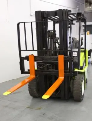 USED 1995 CLARK CGP25
