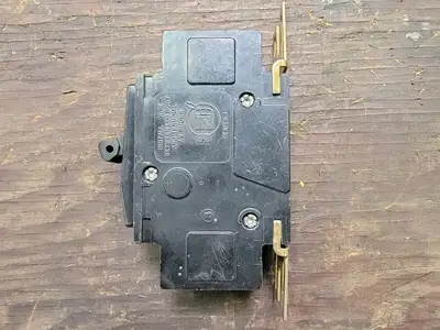 USED SQUARE D QOU2010