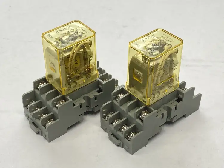 Used IDEC Relay 42VDC w/ SY4S-05 Relay Base 95503 LOT OF 2 Relays & Switches Michigan US | Maverick Industrial Sales #1402088
