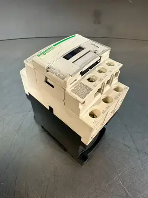 Schneider Electric Cad32BD Contactor Relay 24VDC (4.2.5)