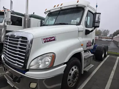 USED 2016 FREIGHTLINER CASCADIA 125