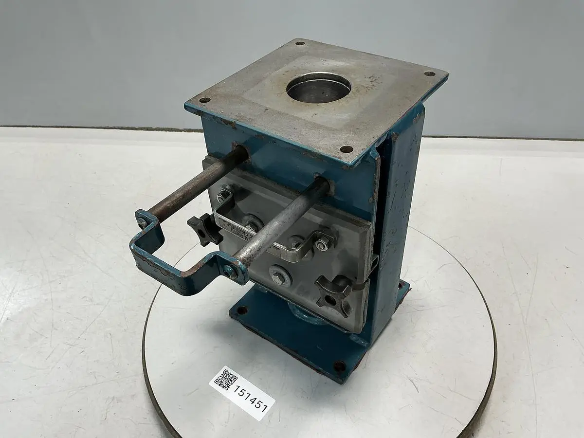 USED METAL FABRICATOR NO MODEL / NO TAG