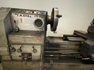 TADU Centre Lathe, good working condition