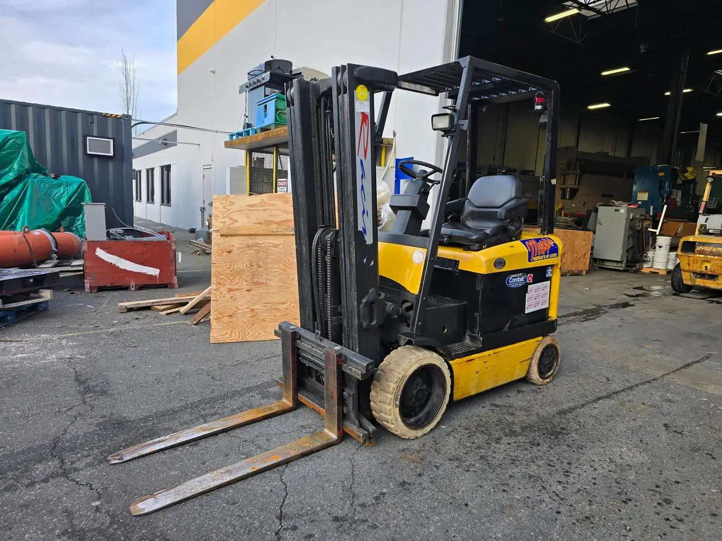 USED 1998 HYSTER E50XM-33