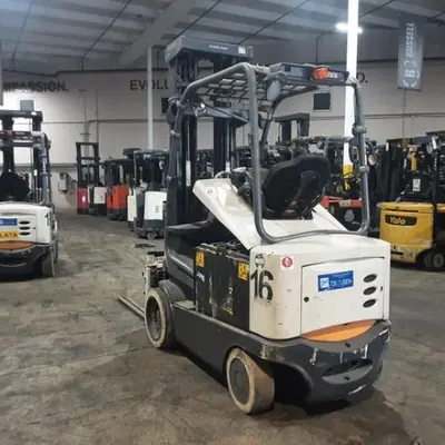USED 2019 CROWN FC5225-60