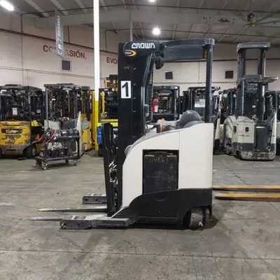USED 2018 CROWN RR5725-45