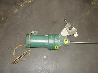 USED LIGHTNIN FV5P33