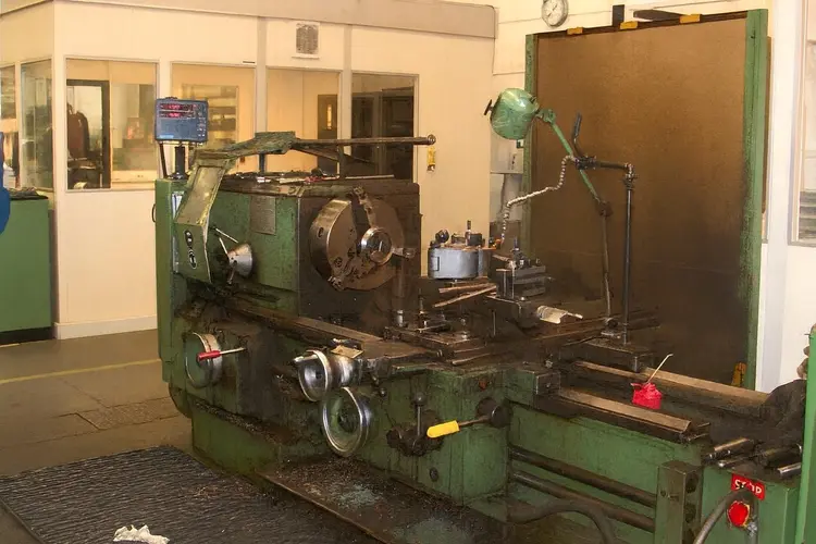 Used VDF M 670 Ø 690 X 1500 MM Engine Lathes BE | Apt International N.V #361716